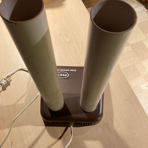 Peet Boot Dryer thermal convection to safely dry soggy footwear overnight. - Picture 6 of 7